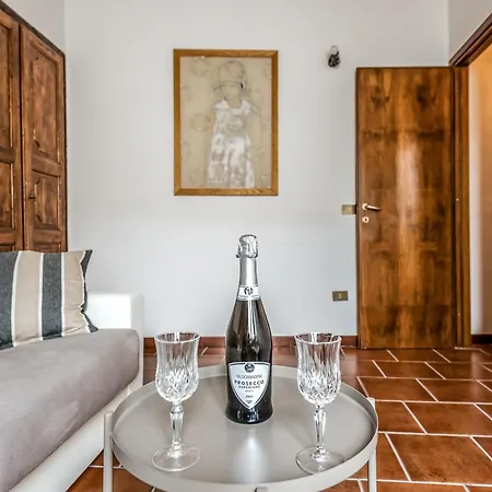 Hostly-maison L'arancio-large House Near The Tower Daire